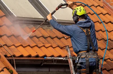 Démoussage et hydrofuge de toiture à Sampzon
